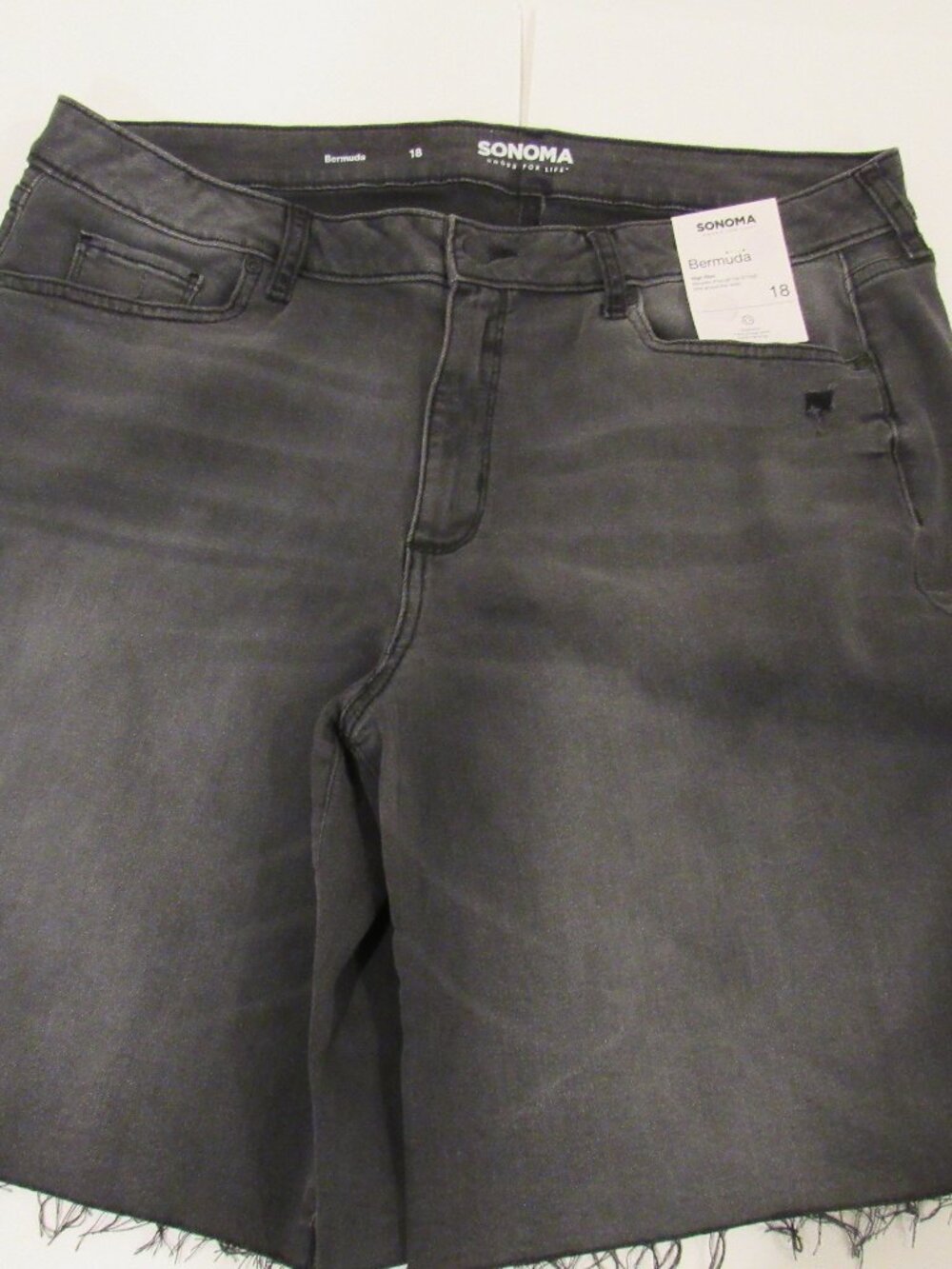 NEW $32 WOMEN'S BERMUDA DENIM SHORTS SIZE 18: BLACK DENIM DISTRESSED LOOK